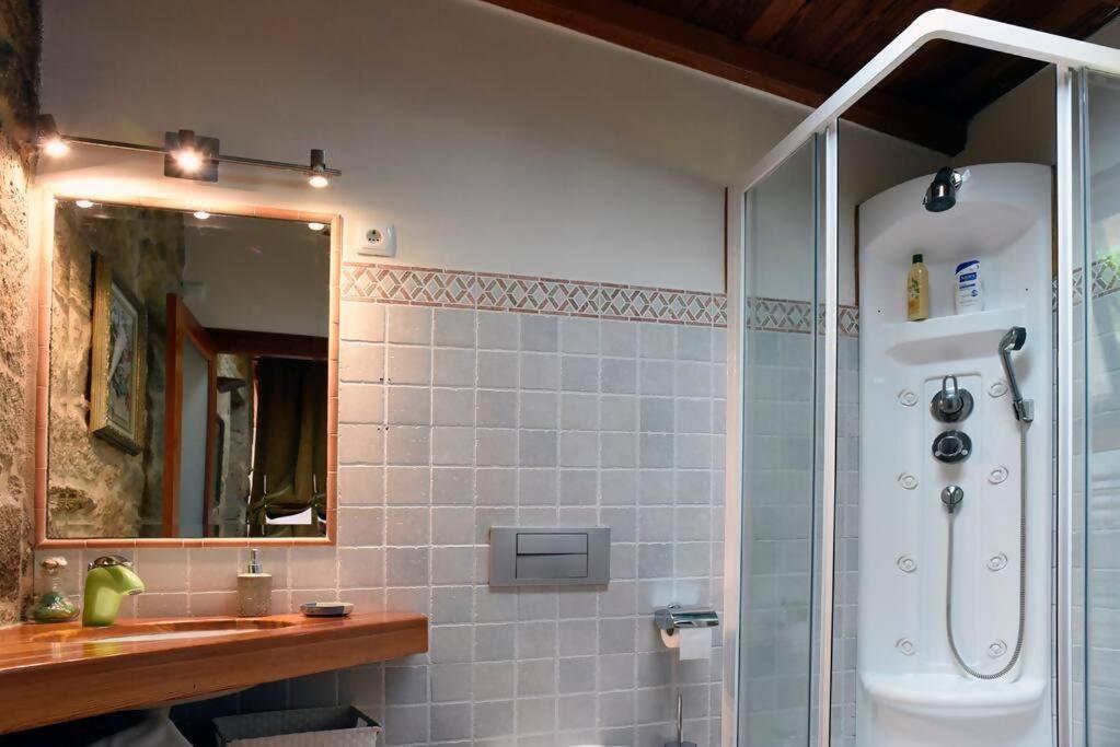 منزل الضيف سانتياغو دي كومبوستيلا  في Casa De Afora Casa Con Piscina Y Jacuzzi Privados المظهر الخارجي الصورة
