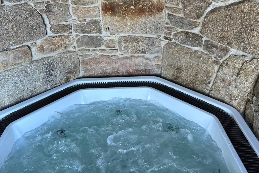 منزل الضيف سانتياغو دي كومبوستيلا  في Casa De Afora Casa Con Piscina Y Jacuzzi Privados المظهر الخارجي الصورة